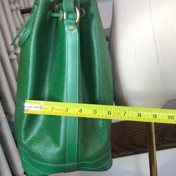 LOUIS VUITTON Green Epi Leather Noe GM Drawstring Bucket Shoulder Bag RARE VTG - Picture 16 of 17